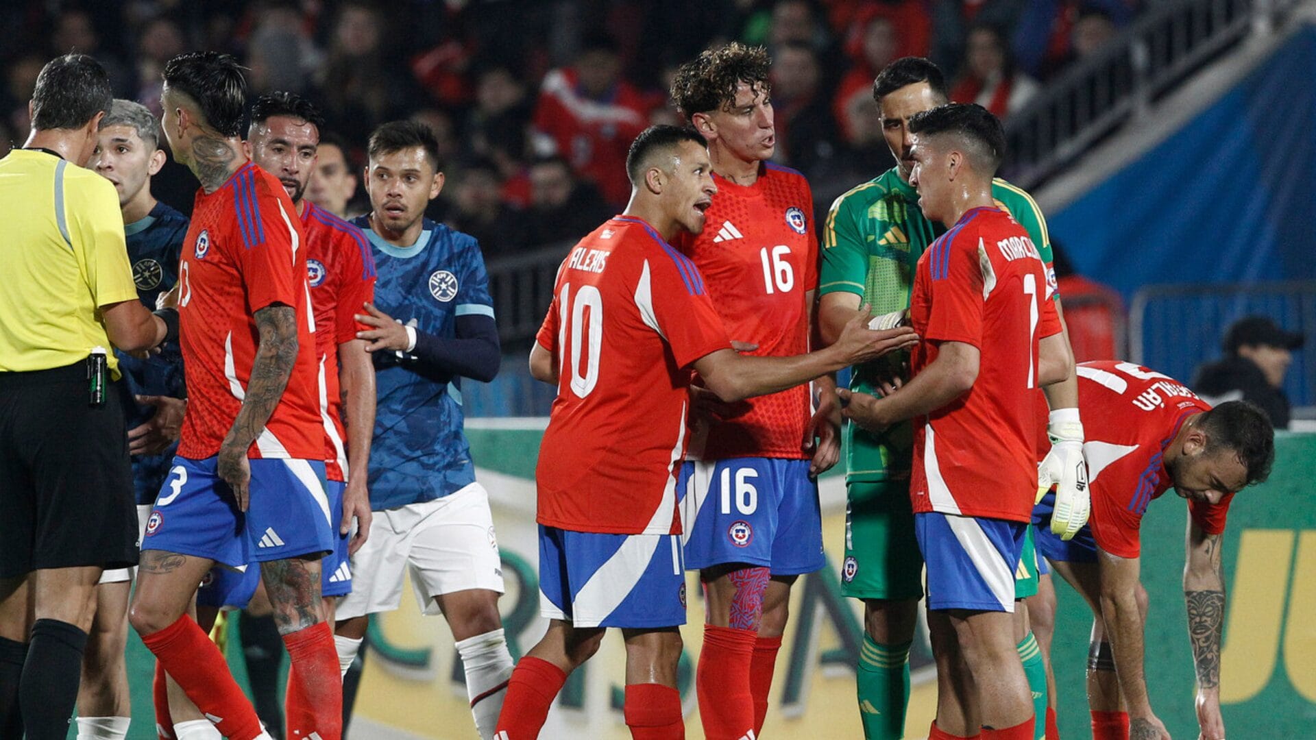 Seguía con su esposa cuando pasó: Desclasifican más antecedentes del amorío de jugador de la Selección Chilena
