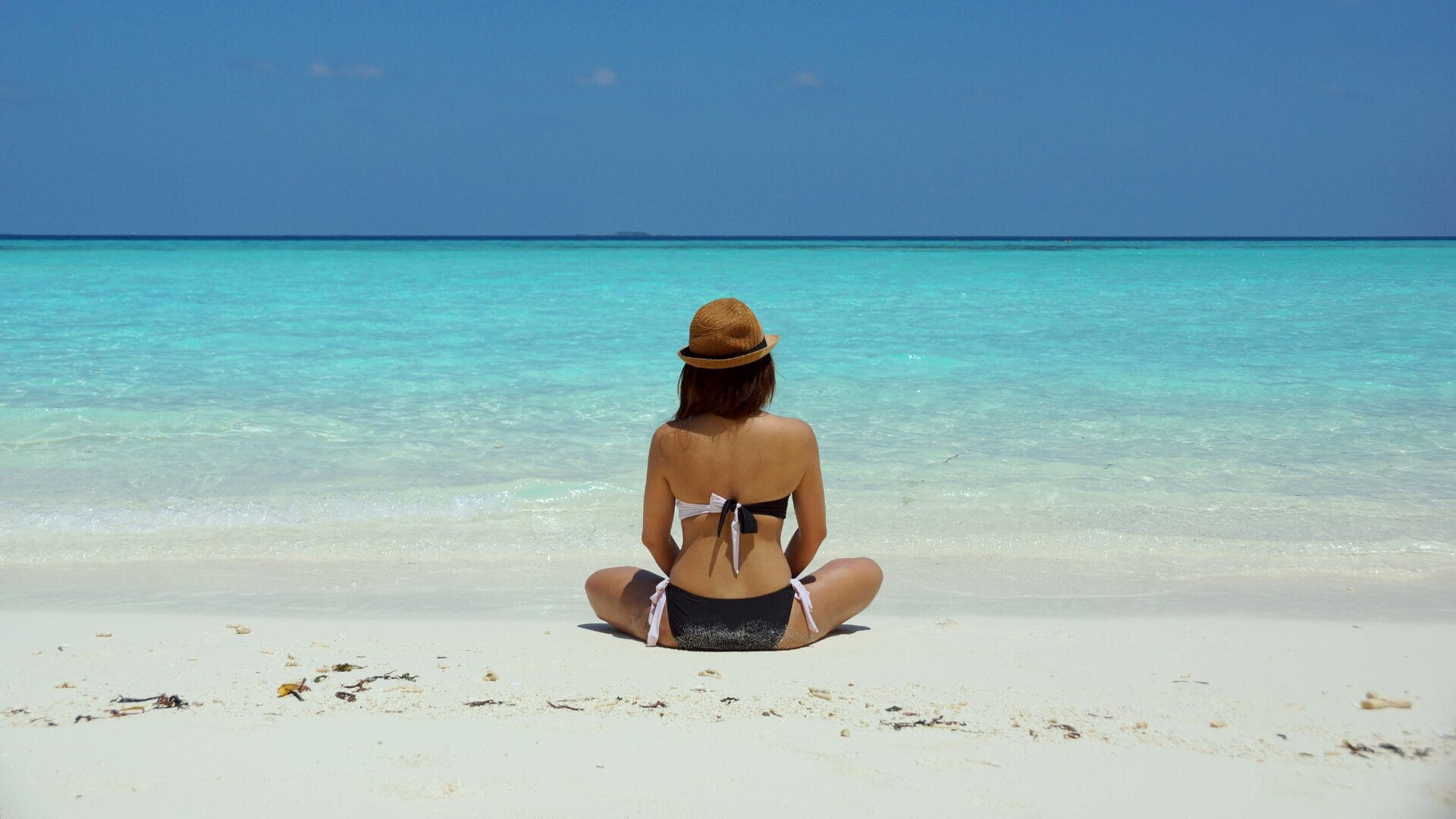 De la playa al paseo: ¿Cómo estilizar tu bikini con otras prendas?