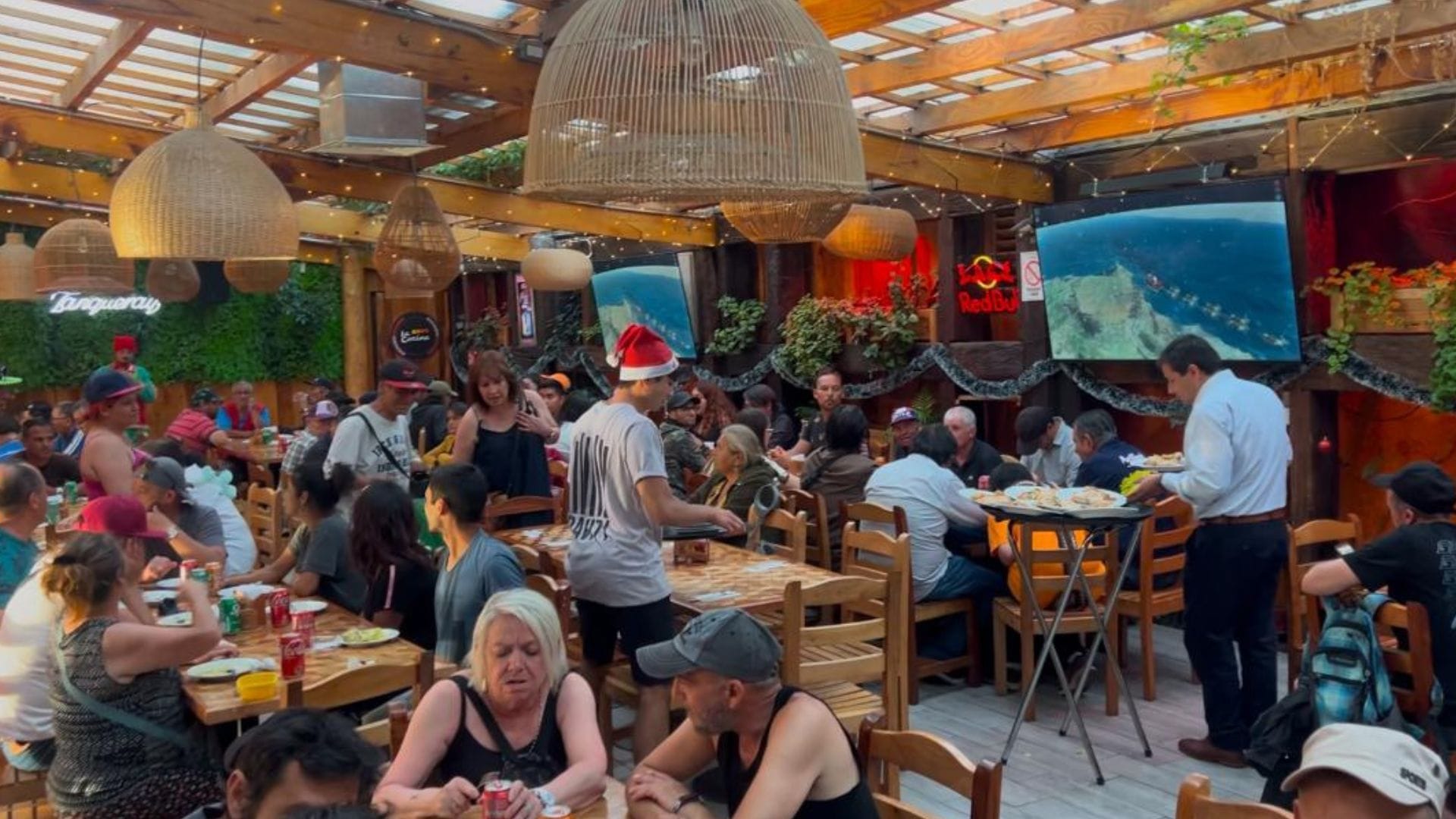 Concepción celebra la Navidad con cena para personas en situación de calle en Plaza Perú