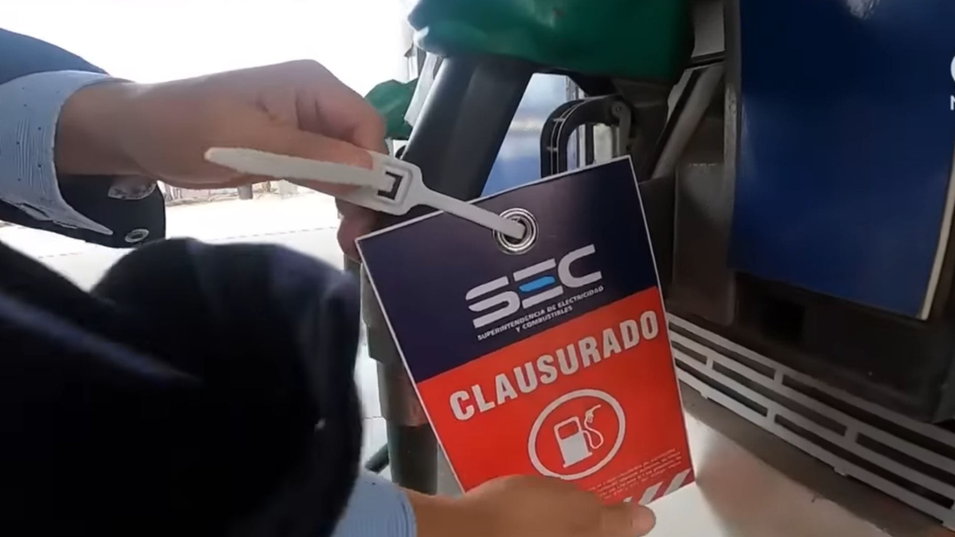 Bencina presenta elevados niveles de oxígeno: Clausuran estación de servicio que vendía combustible adulterado en Maipú