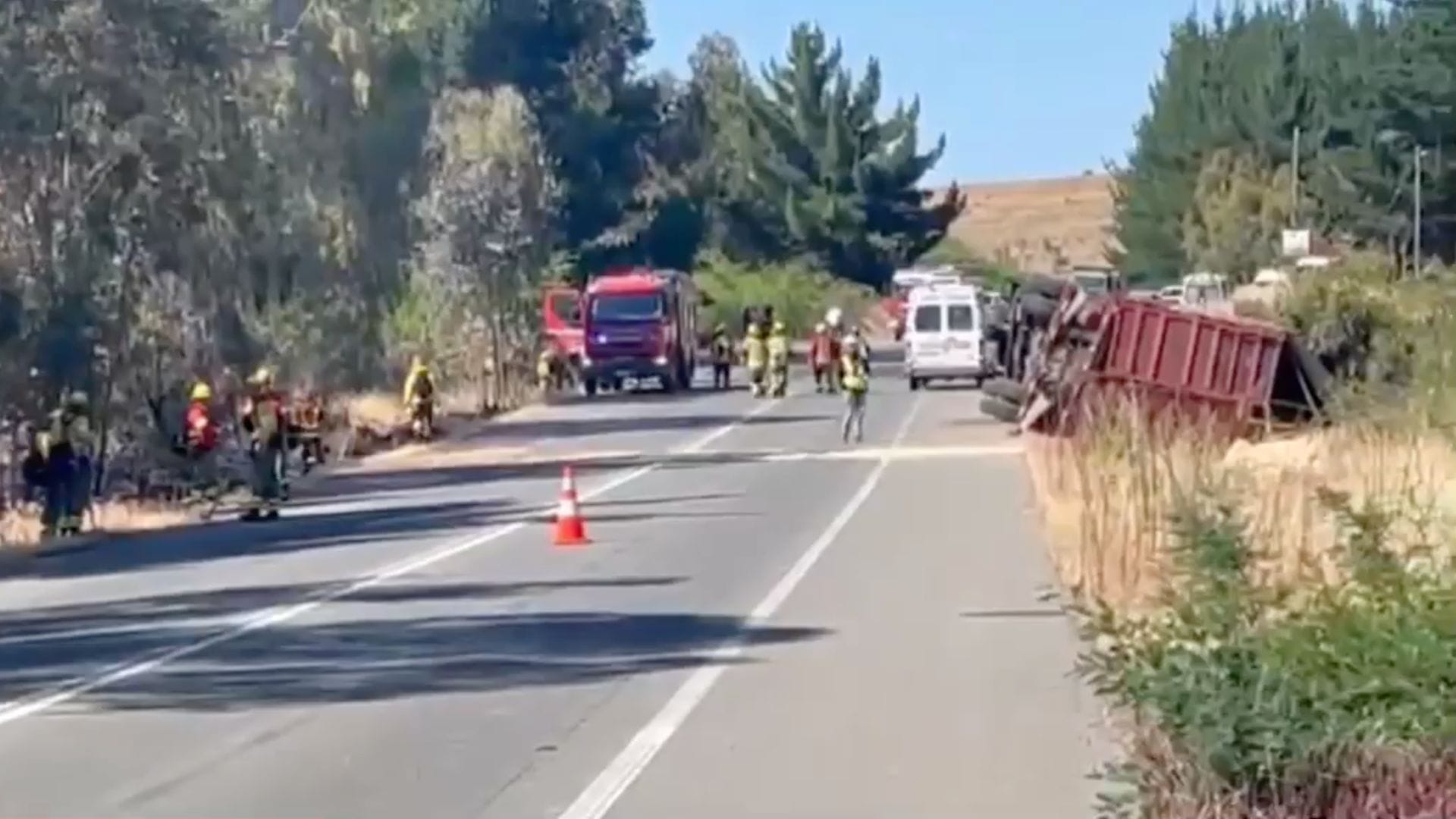 Fatal accidente terminó en incendio: Violenta colisión frontal deja a un conductor fallecido en ruta entre Cauquenes con San Javier