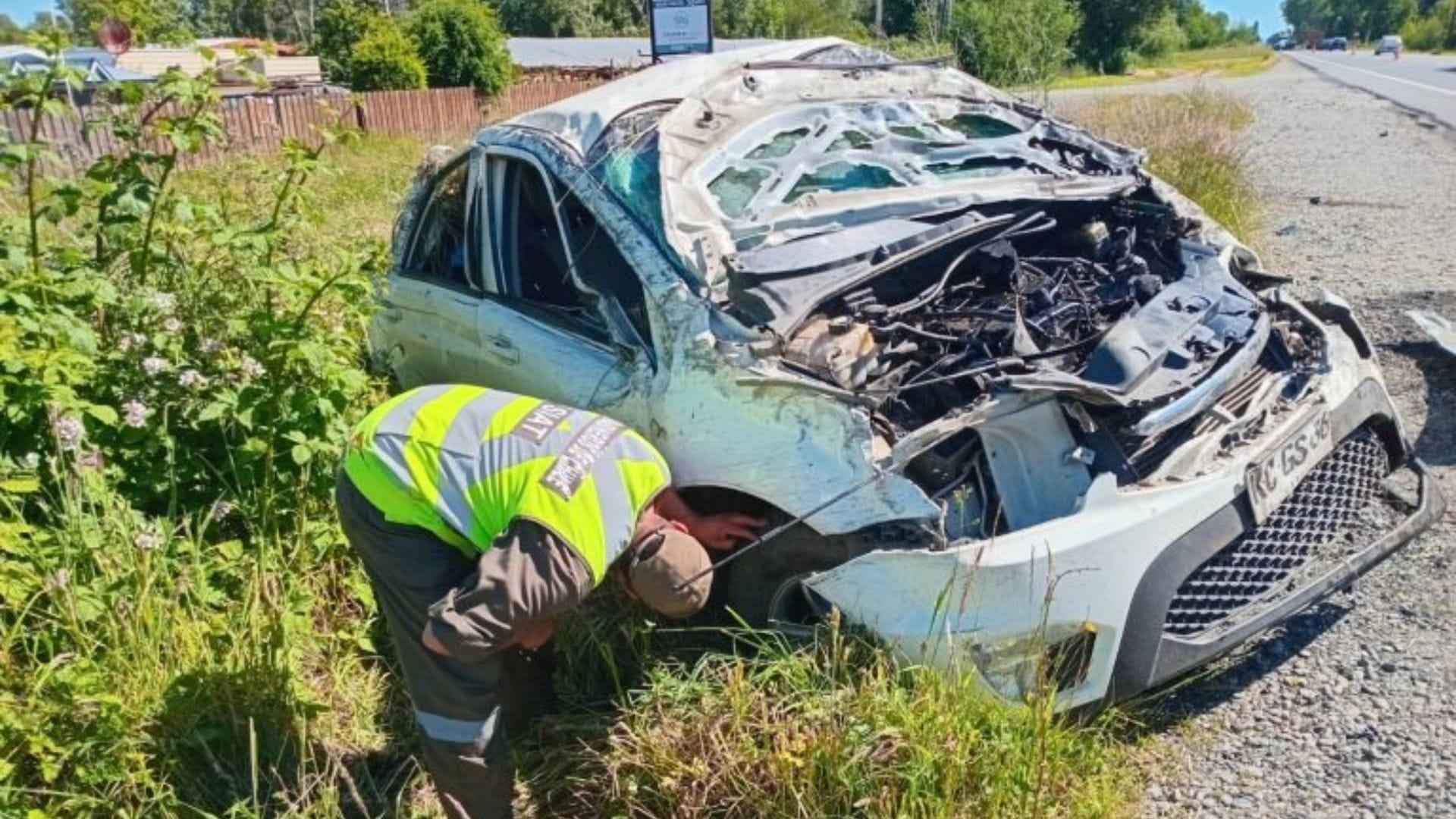 Se habría abierto el capó: Conductor de camioneta fallece al salir eyectado tras violento volcamiento en ruta entre Valdivia y Mariquina