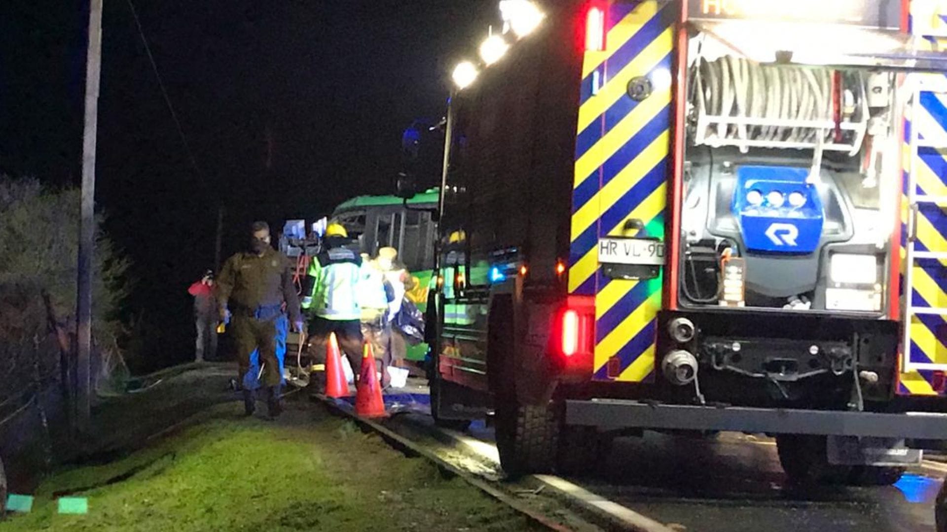 Automóvil volcó y terminó en una zanja: Una persona fallecida y dos heridas deja accidente de tránsito entre Chillán Viejo y Yungay