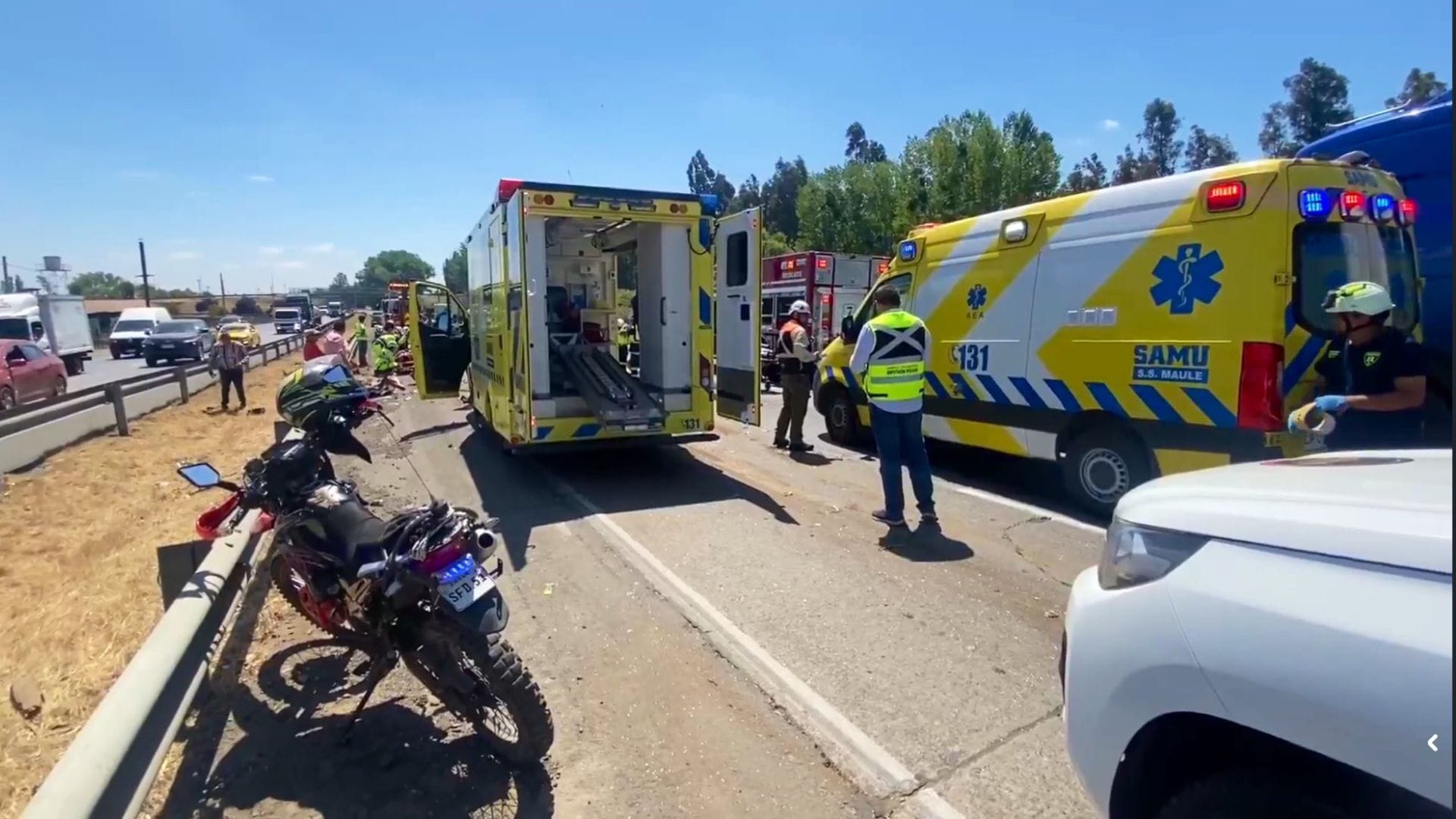 Menor de edad fallece y 13 personas resultan heridas tras colisión de múltiples vehículos en la Ruta 5 Sur a la altura de Talca