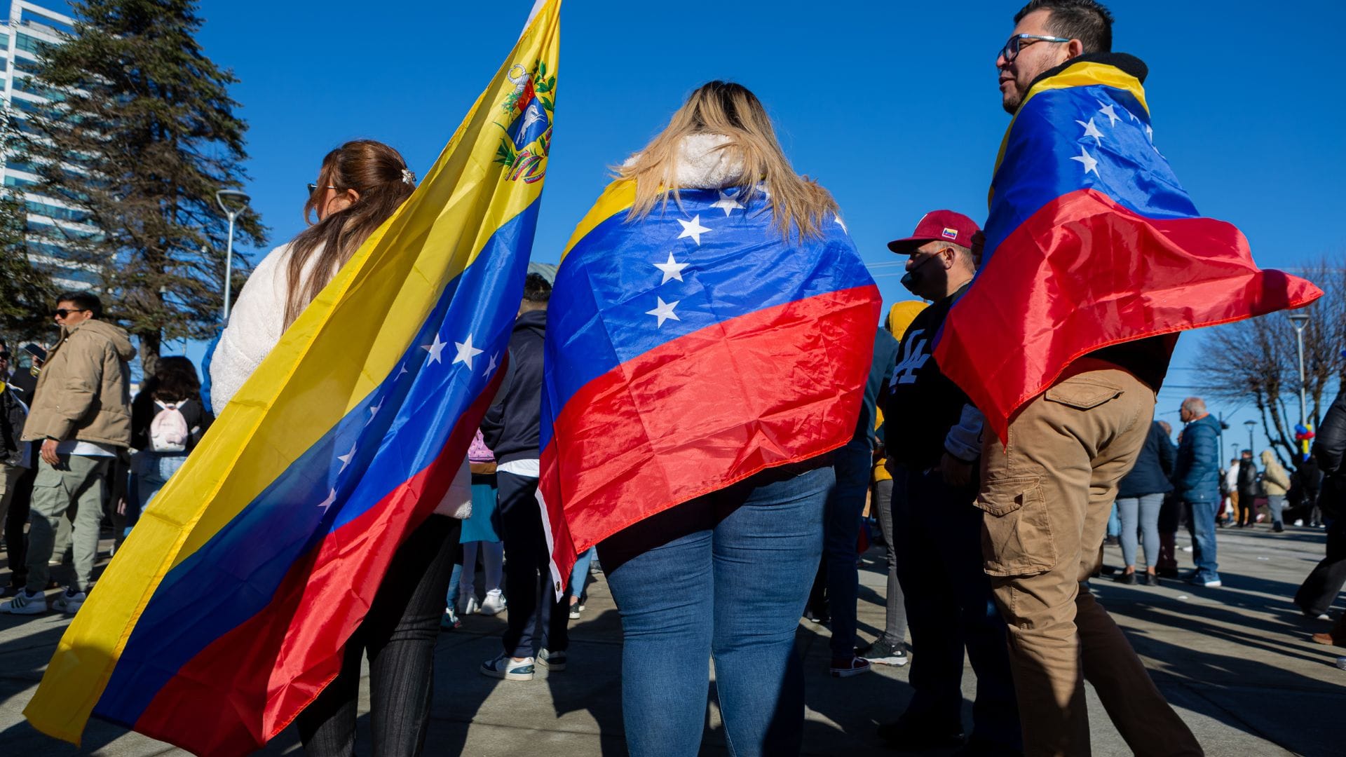 Advierten posibles acciones contra Chile en la Corte Penal Internacional por xenofobia hacia venezolanos