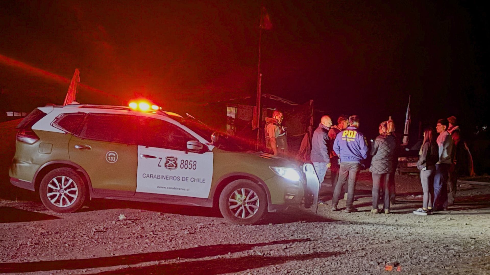Tercer sujeto se encuentra grave: Encuentran a dos personas muertas en una vivienda tras brutal tiroteo en Pucón