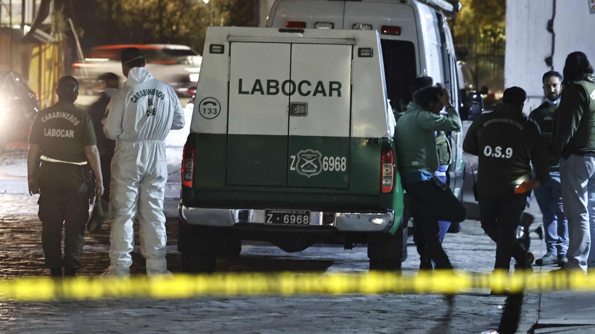 Intentó refugiarse en el vehículo: Sujetos acribillan a conductor de 34 años al interior de un furgón tras discusión en Cartagena