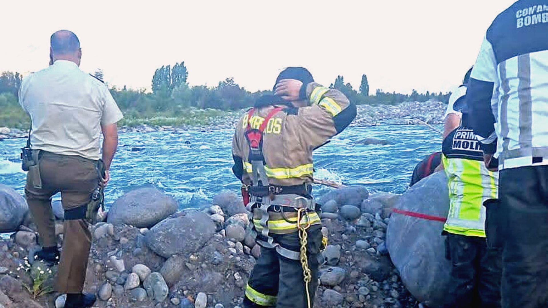 Fue arrastrado por la corriente mientras se bañaban: Turista de 38 años falleció tras ahogarse en las aguas del río Lontué