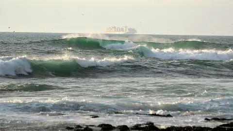 Advierten de marejadas en el Biobío en medio de búsqueda de los pescadores del “Bruma”