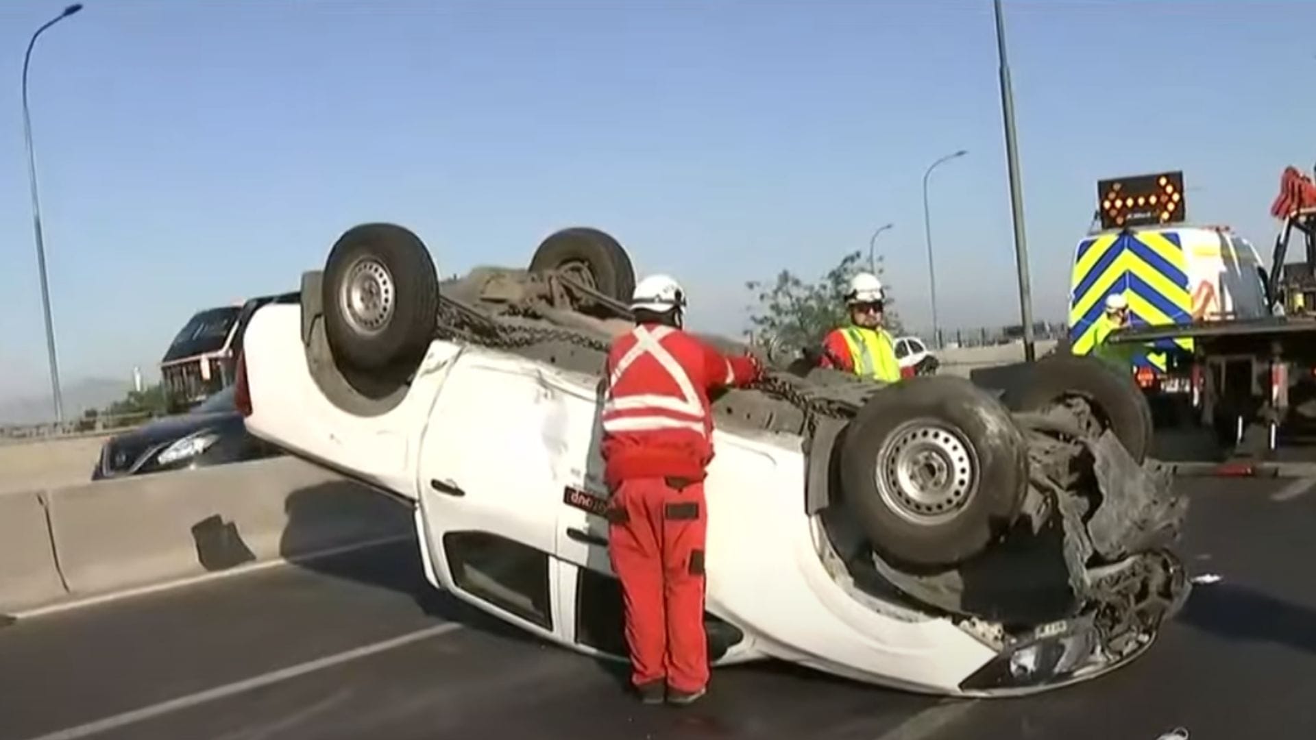 Vehículo chocó y terminó volcado: Cinco personas heridas deja grave accidente de tránsito ocurrido esta mañana en Estación Central
