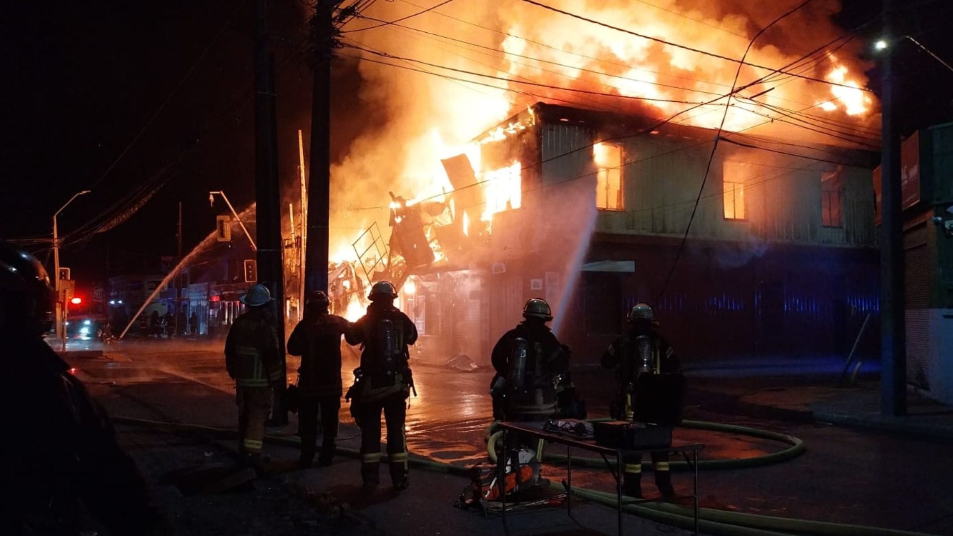 “No pude entrar a buscarla…”: Desgarrador relato de familia que perdió todo en el incendio de Talcahuano