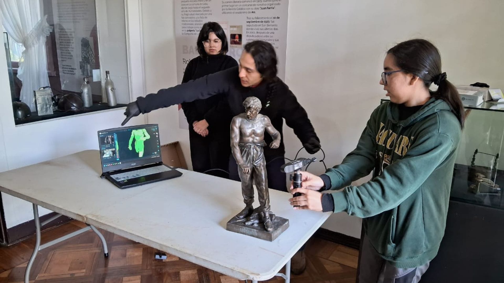 Alumnos Universidad San Sebastián digitalizan el patrimonio de Lota