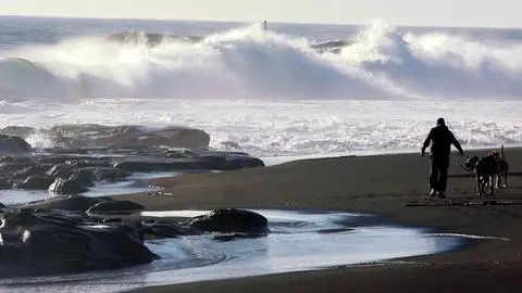 Peligrosas marejadas en Ñuble y Biobío: autoridades llaman a extremar precauciones