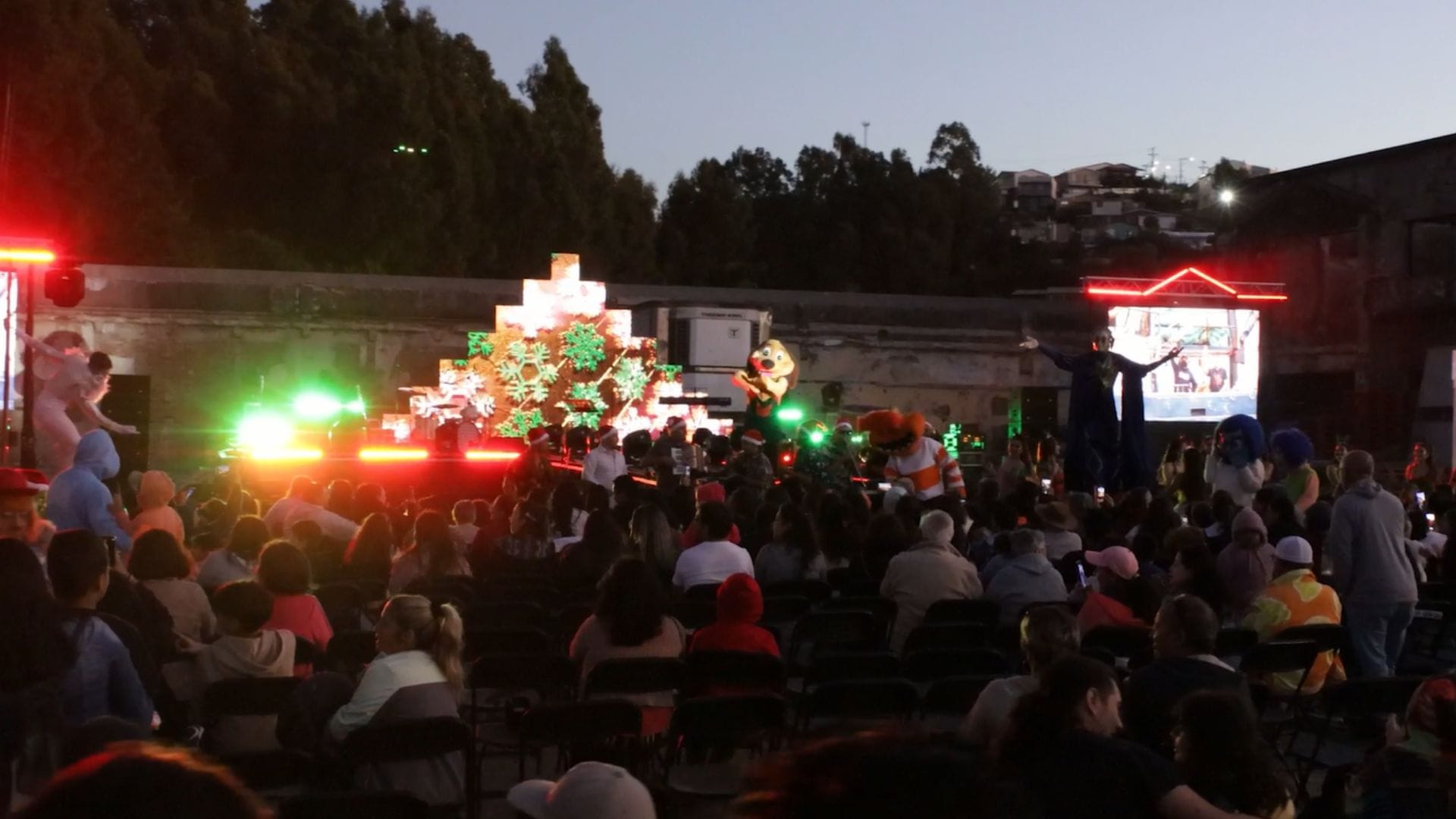 Feria Navideña para Emprendedores de Camanchaca cierra con éxito en Tomé: Emprendimiento y música
