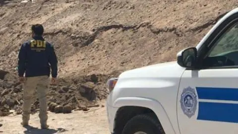 Hallan cuerpo sin vida cerca del Aeropuerto de Santiago: Investigan posible participación de terceros