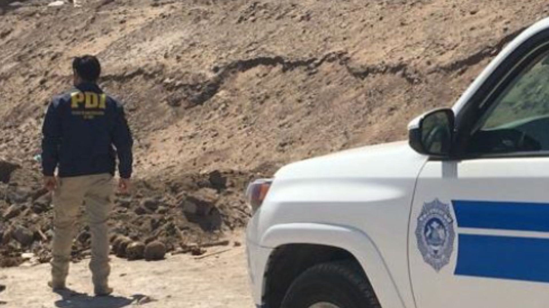 Investigan el hallazgo de cadáver calcinado en sitio eriazo cercano a toma de Alto Hospicio