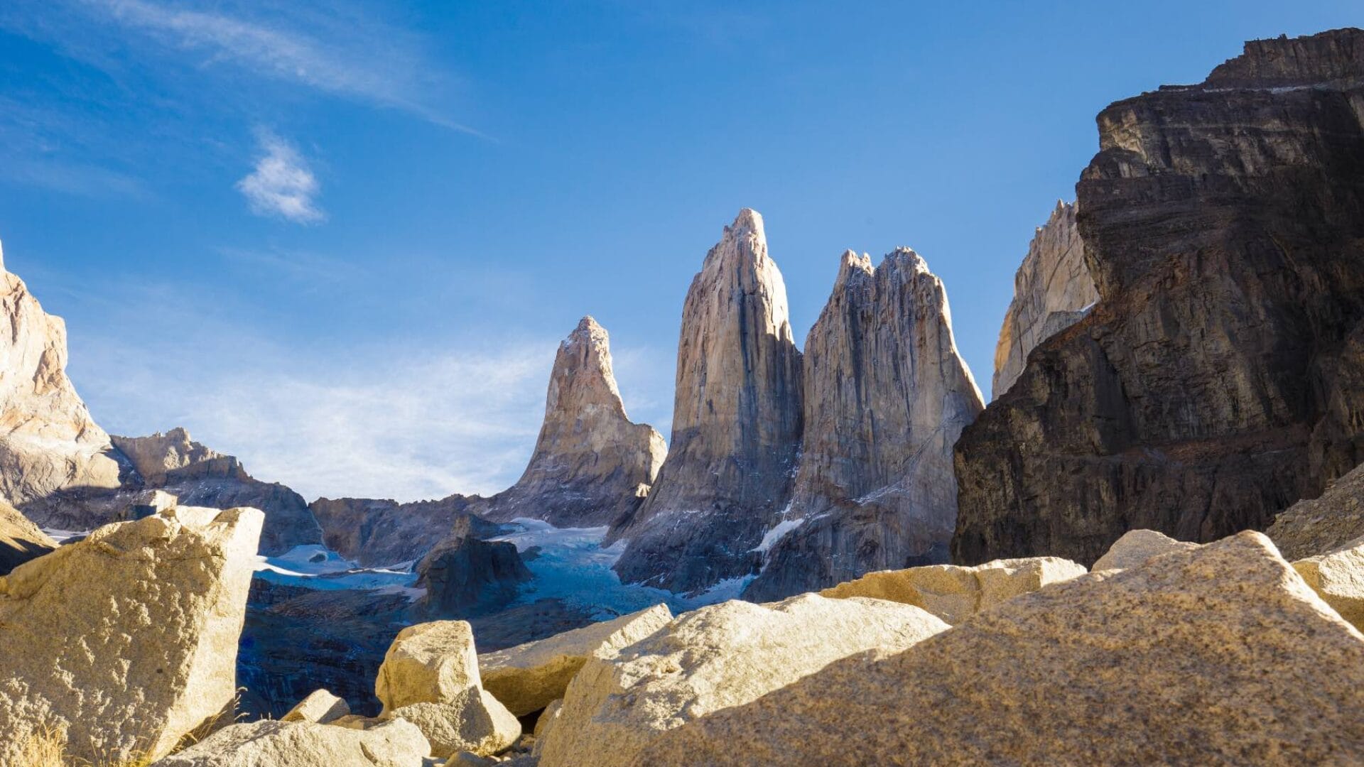 Adulto mayor chileno fallece durante excursión en Parque Nacional Torres del Paine