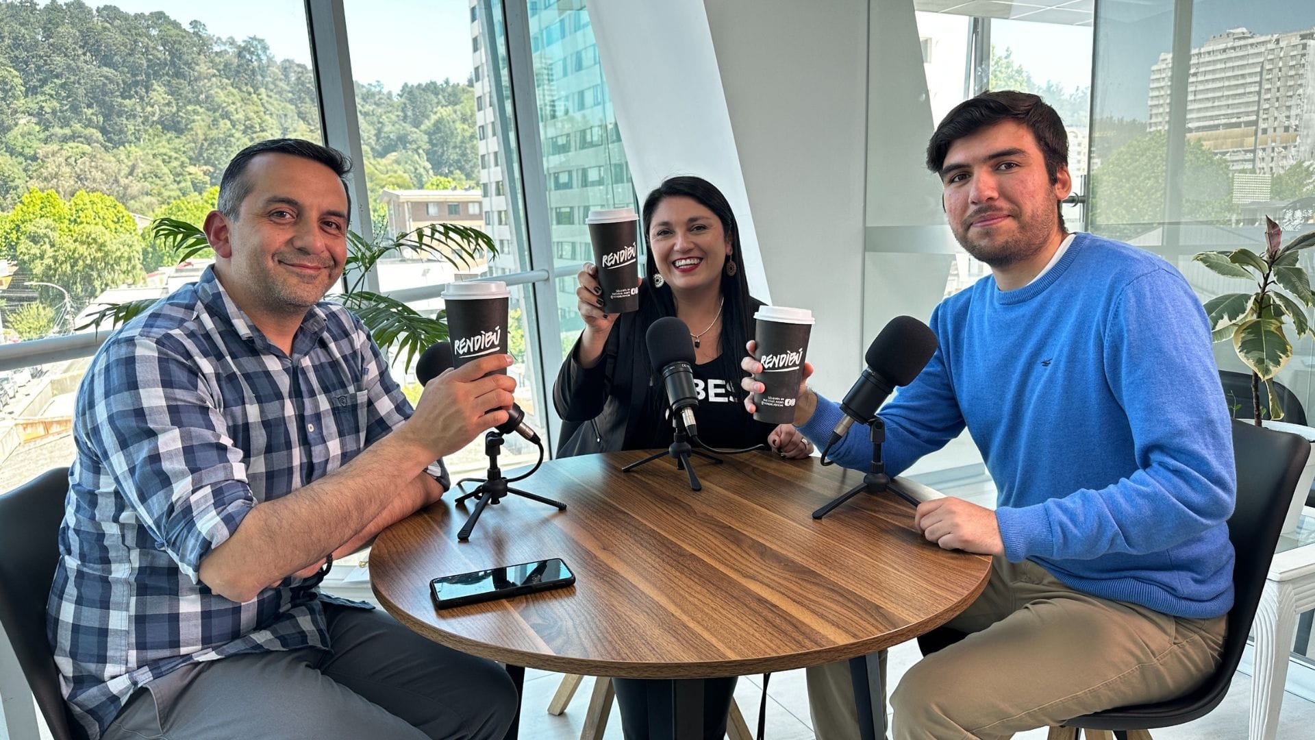 Rendibu y Kabeli: De Concepción para Chile y el mundo en un nuevo capítulo del podcast ¿Qué Sabes?