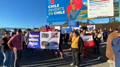 Vecinos de Talcahuano protestan exigiendo protección del Humedal Perales ante ampliación vial