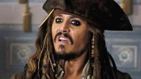 Con millonaria oferta y carta de disculpas: Disney quiere de vuelta a Johnny Depp en Piratas del Caribe