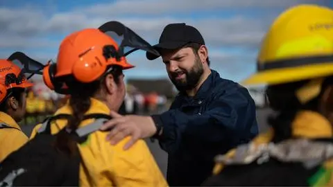 “Es un potencial asesino”: Presidente Gabriel Boric y el llamado a la prevención de incendios forestales en medio de gira al Biobío