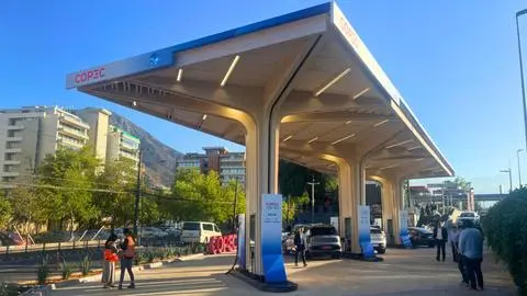 Inauguran una moderna “electrolinera” construida con maderas provenientes de ARAUCO Ñuble