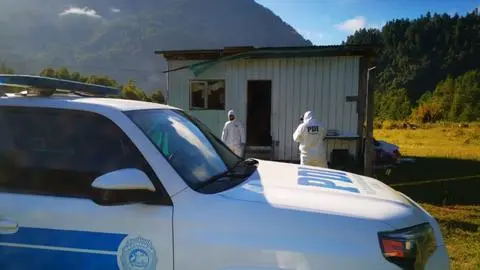 Familiares lo encontraron al interior de una fogata: Investigan impactante crimen de un hombre de 48 años en Lago Ranco