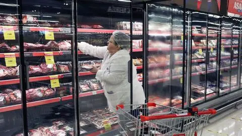 Inflación en Chile sorprende y registra caída de 0,2% durante diciembre de 2024: Disminuyó precio de alimentos