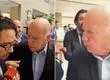 “No me empuje”: Captan a senador José Miguel Insulza protagonizando forcejeo con periodista de TVN