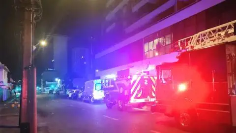 Encuentran a un hombre fallecido tras operativo de Bomberos para abrir puerta de departamento en Antofagasta