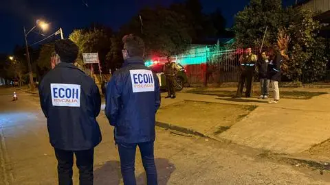 Estaba junto a su padre: Adolescente de 15 años termina baleado en el exterior de la casa de unos familiares en Lo Espejo