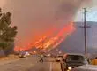 Vientos superan los 100 km/h: Nuevos incendios forestales avanzan y obligan a evacuar a miles de personas en California
