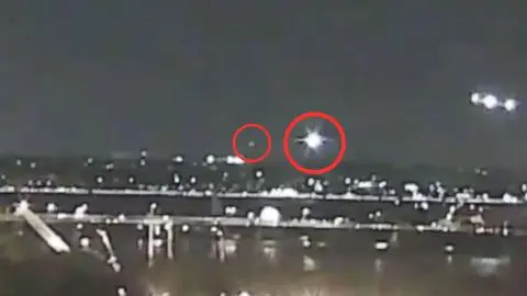 “No sé si captaste…”: Audio registra lo que pasó antes, durante y después de la colisión entre avión y helicóptero en Washington