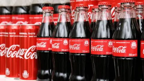 Coca-Cola ordena el retiro masivo de bebidas en varios países debido a alta presencia de contaminante