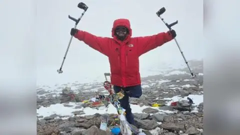 Julio Soto se convierte en el primer chileno con un solo pie en conquistar la cima del Aconcagua