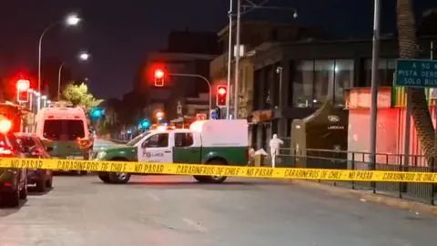 Un delincuente muerto y un carabinero en estado crítico deja como saldo persecución en Santiago