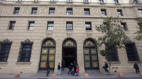 Mujer que falleció tras caer de piso 14 del Ministerio de Hacienda denunció maltrato laboral minutos antes de su muerte