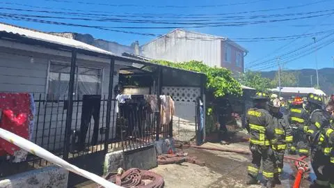 Pasaje cerrado y un grifo a dos cuadras: Denuncian problemas de infraestructura tras fatal incendio en Chiguayante