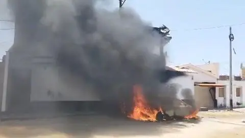 Avioneta se estrella contra una casa y provoca un incendio en Perú