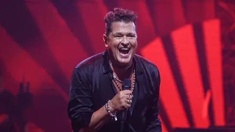 “Llévenle un tanque de oxígeno”: Las reacciones que dejó la energética presentación de Carlos Vives en Viña 2025