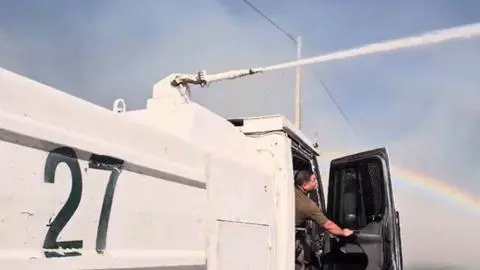 Carabineros apoya con carros lanza agua en zonas afectadas por incendios forestales