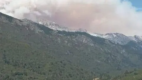 Incendio forestal en “El Bolsón” de Argentina ya llegó a Chile