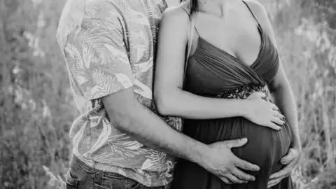 FOTO l ¡¿Van a ser papás?!: Polémica pareja de la farándula chilena habría sido vista en consulta ginecológica