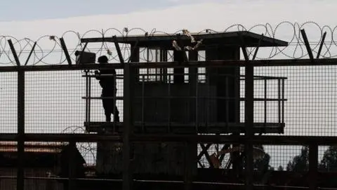 Interno se fugó de la cárcel en la que cumplía prisión preventiva: Carabineros lo atrapó en Puente Alto