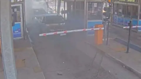 Joven conductor de 20 años fallece tras protagonizar choque de alta energía contra plaza de peaje en la Autopista Acceso Sur