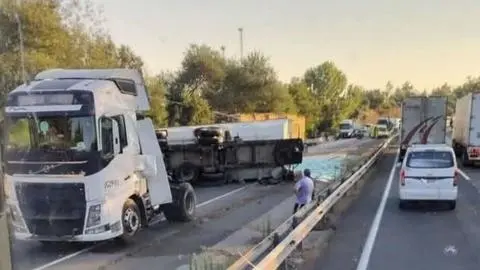 Pasajeros salieron eyectados: Dos personas fallecidas deja grave accidente de tránsito en la Ruta 5 Sur a la altura de Río Claro