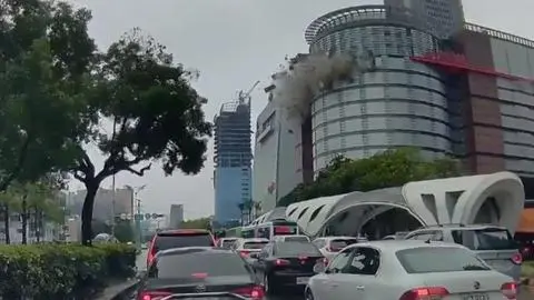 Reportan al menos cuatro muertos y múltiples heridos: Video muestra fuerte explosión al interior de centro comercial en Taiwán