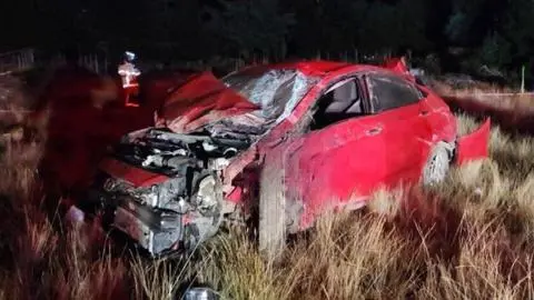Ocupantes salieron eyectados: Joven conductora de 26 años fallece tras violento accidente en ruta entre Pucón y Curarrehue