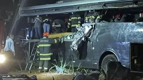 Reportan al menos 12 personas fallecidas y 19 heridos tras violento choque entre bus de estudiantes y un camión en Brasil