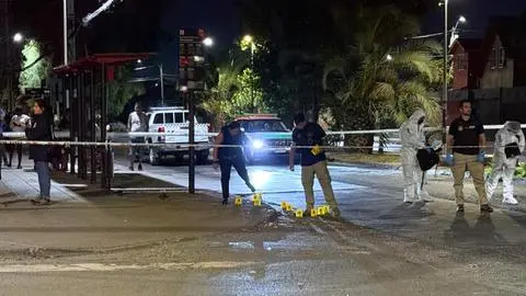 Una de las víctimas recibió al menos 20 disparos: Tiroteo deja tres personas fallecidas en plena vía pública de Renca